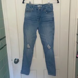 Good American women good curve crop size 00/24 ( very stretchy can fit 26/27)